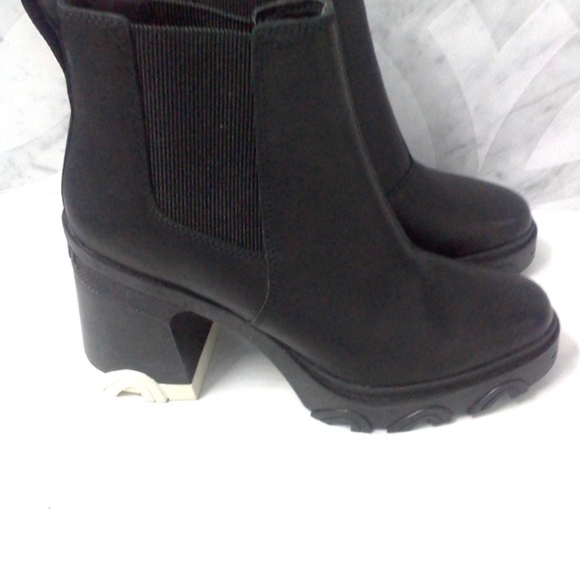 Sorel Brex Waterproof Platform Heeled Chelsea Boot in Black Size 9 - Picture 2 of 7